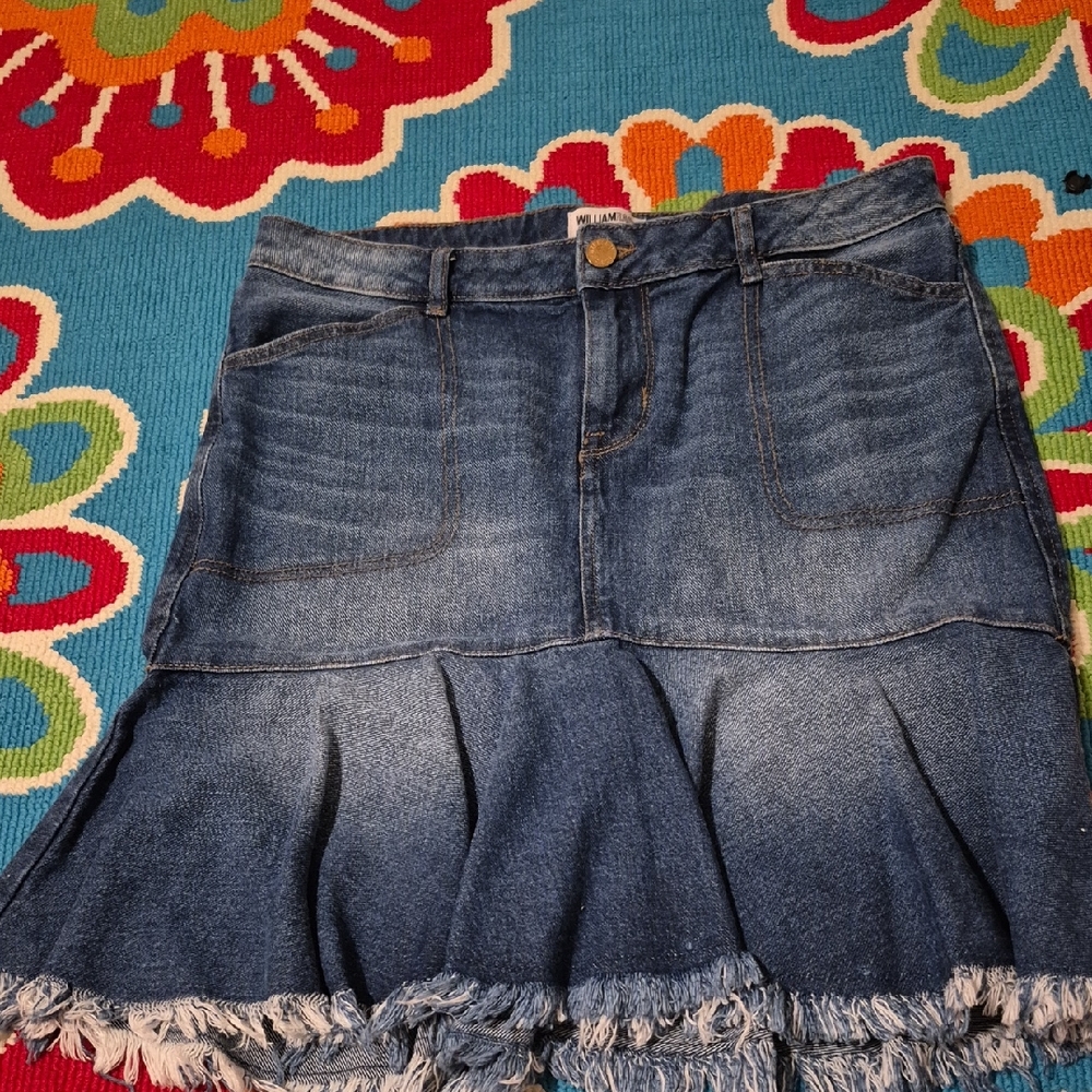 Chic Blue Denim Mini Skirt with Frayed Hem
